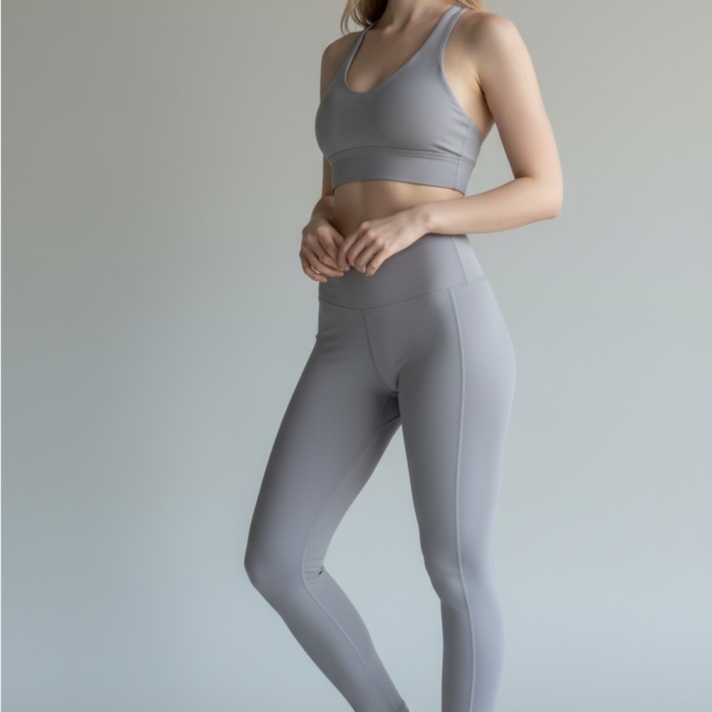 Alo Silver/Grey Legging and Top Set - Sports Bra & Leggings